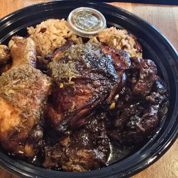 Combo w Jerk Chicken, Beef Oxtail, rice n beans and plantain