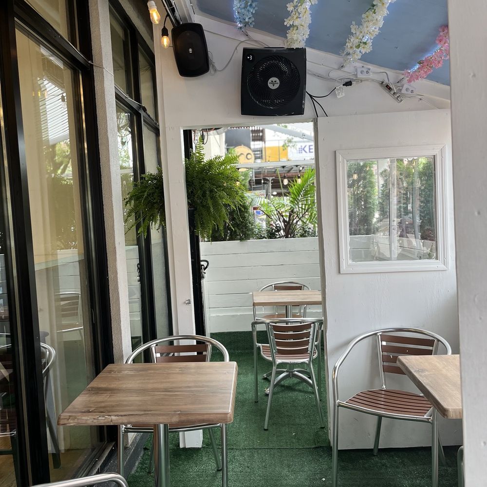 Good Eats Bakeshop - Seating area - Bakeries Near Me - New York, New York