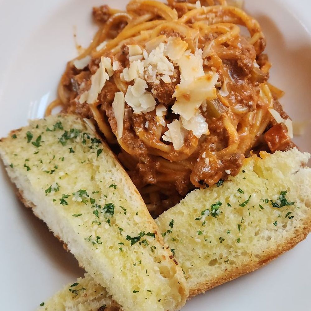 Mia's Brick Oven Pizza - Mis spaghetti - Pizza Near Me - Cold Springs, California