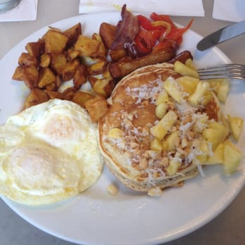 M.A.C. 24/7 - Mac attack Hawaiian style. I though the topping would come on the side but I guess that depends on who's plating - American Near Me - Honolulu, Hawaii