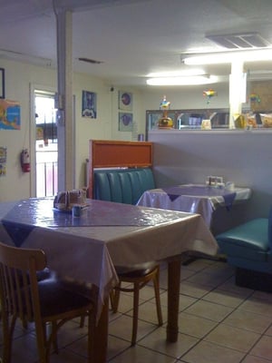 Reyna's Deli by null