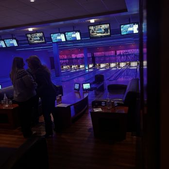 Pinstripes - The little bowling alley - Bowling Near Me - Oak Brook, Illinois
