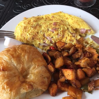 Jane's Cafe on 3rd - Bob the builder omelette. Awful pastrie that they dare naming it croissant. - Breakfast & Brunch Near Me - Naples, Florida