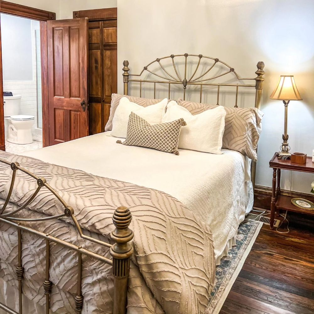 THE WOODALL HOUSE Updated September 2024 49 Photos 324 W Main St, Thomaston,