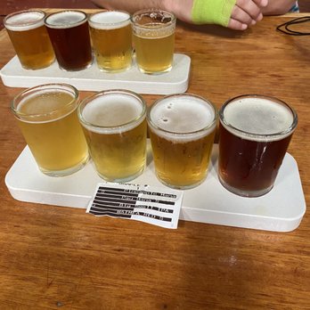 Maui Brewing - Beer flight - Brewpubs Near Me - Lahaina, Hawaii