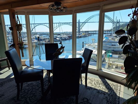 The Newport Belle, Riverboat Bed and Breakfast by null