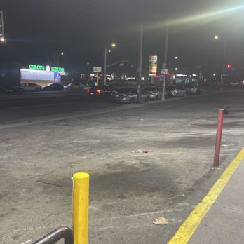 Kings Hot Chicken - Parking lot - Chicken Shop Near Me - N Hollywood, California Kings Hot Chicken - Parking lot - Chicken Shop Near Me - N Hollywood, California
