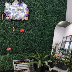 DuMa Nail Studio - Waiting area - just a few seats