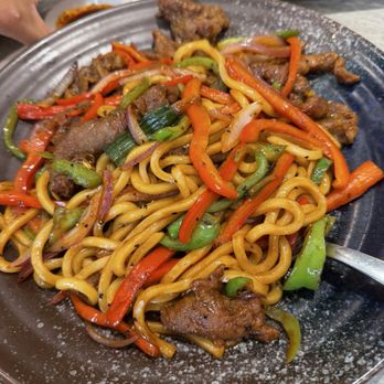Yum Long - Black Pepper Beef Stir-Fried Udon - Chinese Near Me - Monterey Park, California Yum Long - Black Pepper Beef Stir-Fried Udon - Chinese Near Me - Monterey Park, California