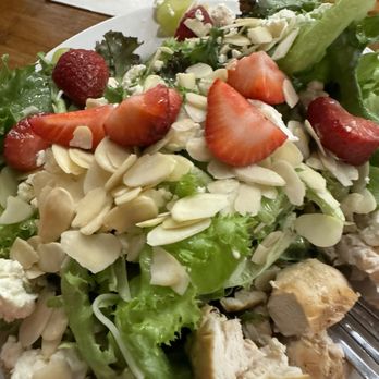 Harpoon Brewery - Strawberry salad... maybe they meant to say lettuce salad! - Breweries Near Me - Windsor, Vermont