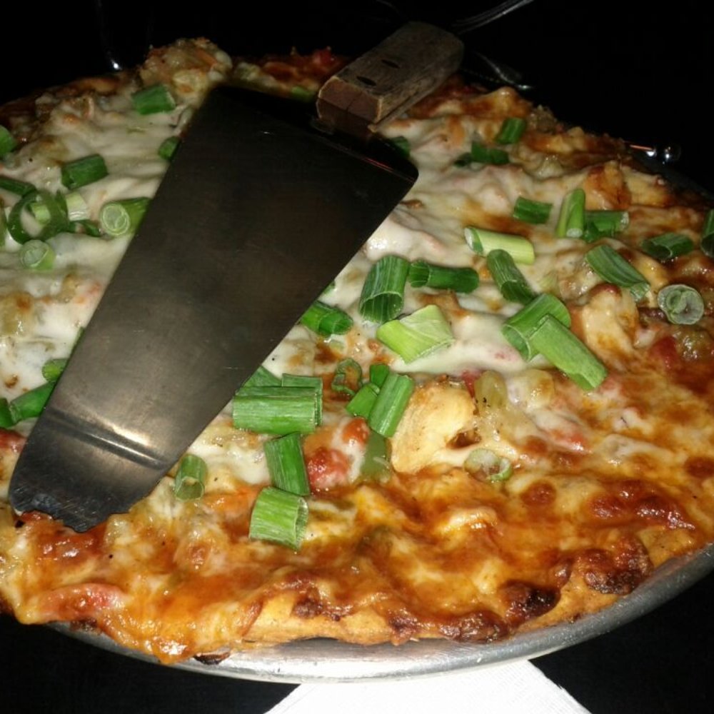 Fong's Pizza - Kung pao chicken pizza - Pizza Near Me - Des Moines, Iowa