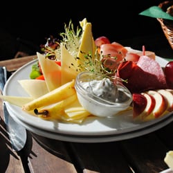Kleines Frühstück (mit großem Brotkorb)