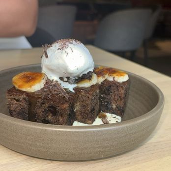 Earls Kitchen + Bar - Cocktail Bars Near Me - Plano, Texas