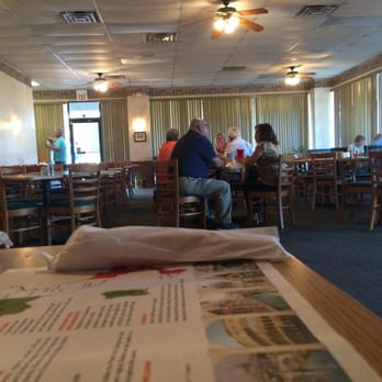 Picnic Pizza - Large seating area with booths and tables - Pizza Near Me - Albany, Georgia Picnic Pizza - Large seating area with booths and tables - Pizza Near Me - Albany, Georgia