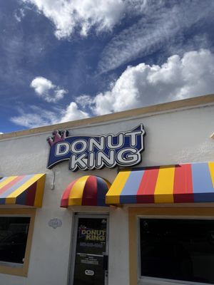 Donut King by null