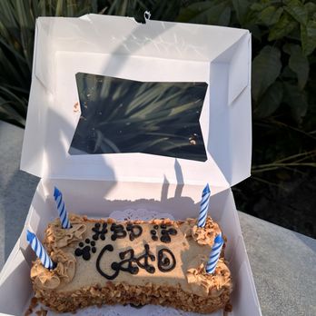 Three Dog Bakery Encino - Peanut butter birthday cake - Pet Stores Near Me - Los Angeles, California Three Dog Bakery Encino - Peanut butter birthday cake - Pet Stores Near Me - Los Angeles, California