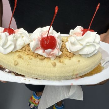 Kelly's Homemade Ice Cream - Banana split - Ice Cream & Frozen Yogurt Near Me - Orlando, Florida Kelly's Homemade Ice Cream - Banana split - Ice Cream & Frozen Yogurt Near Me - Orlando, Florida