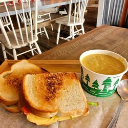 The Juice Jar - Roasted veggie grilled cheese with smoked provolone and garlic aioli with curried cauliflower soup. Delicious!!