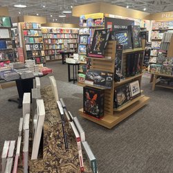 Barnes & Noble - Nice interior