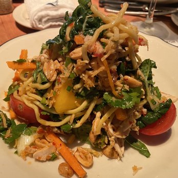 Houston's Restaurant - Thai chicken & Noodle Salad - Steakhouses Near Me - Pasadena, California