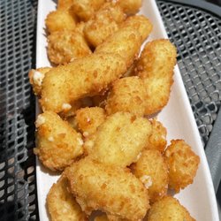 Arnie's - Cheese curds