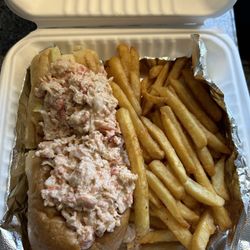 Mollys kitchen - Lobster roll with fries