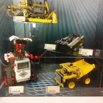 Lego Store - Toy Stores Near Me - Braintree, Massachusetts