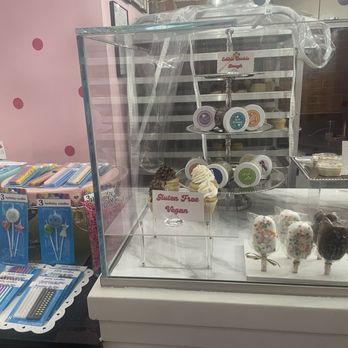 Little Miss Cupcape - Cupcakes Near Me - Boston, Massachusetts