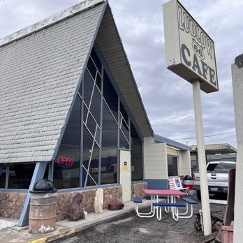 Ludlow Cafe - Outside - American Near Me - Ludlow, California