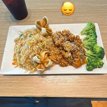 Shu Shu's Asian Cuisine - Sesame chicken with fried rice and 1/2 Crab Wontons lunch special - Asian Fusion Near Me - Austin, Texas Shu Shu's Asian Cuisine - Sesame chicken with fried rice and 1/2 Crab Wontons lunch special - Asian Fusion Near Me - Austin, Texas