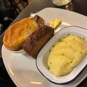 The Hairy Lemon - beef and guinness - Irish Pub Near Me - Dublin, D The Hairy Lemon - beef and guinness - Irish Pub Near Me - Dublin, D