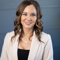 Lindsey Stanczak - Aycock Realty Group - Business headshot