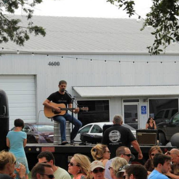Infamous Brewing Company - Pre-Covid without masks but the setup is the same, just with social distancing now - Breweries Near Me - Austin, Texas Infamous Brewing Company - Pre-Covid without masks but the setup is the same, just with social distancing now - Breweries Near Me - Austin, Texas