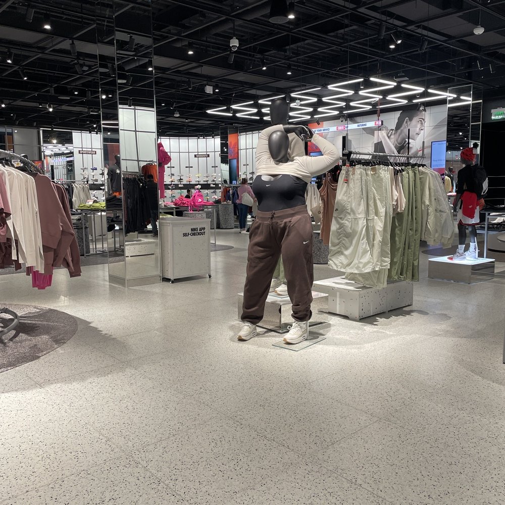 Nike Del Amo - Shoe Stores Near Me - Torrance, California Nike Del Amo - Shoe Stores Near Me - Torrance, California