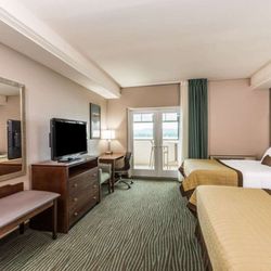 Baymont by Wyndham Bellevue - 2 Queen Bed Room