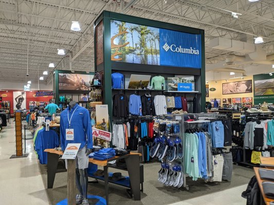 DICK'S Sporting Goods by null