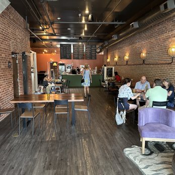 Juniper Kitchen - Juniper Kitchen's spacious seating area - Juice Bars & Smoothies Near Me - Dover, New Hampshire