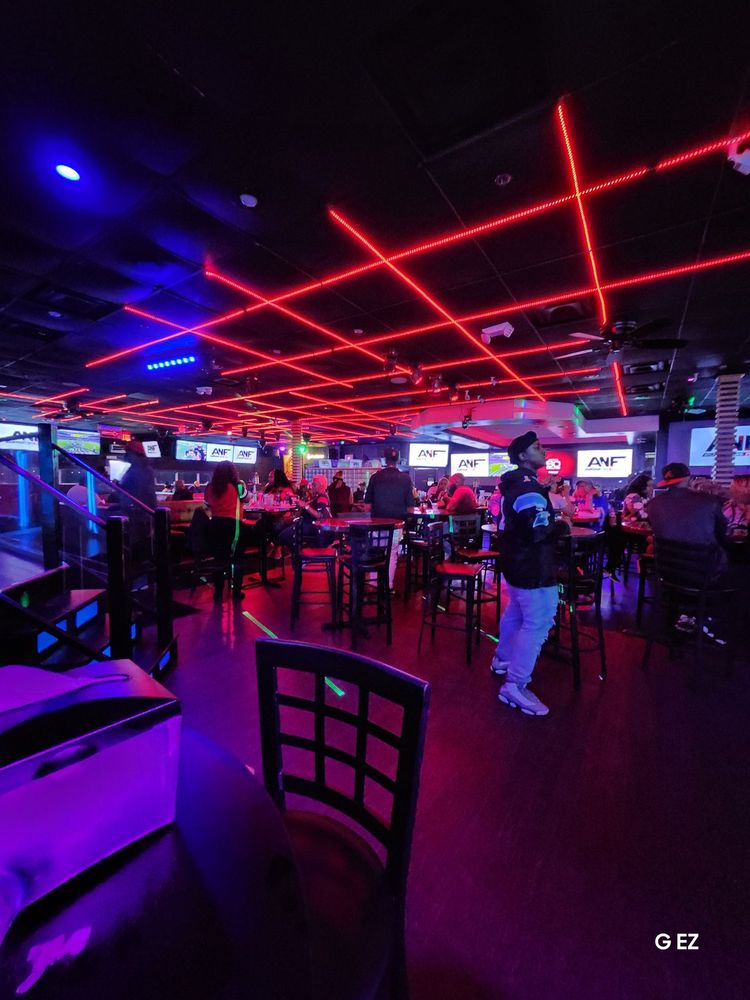 THE SPOT SPORTS BAR AND GRILL Updated October 2024 38 Photos & 31