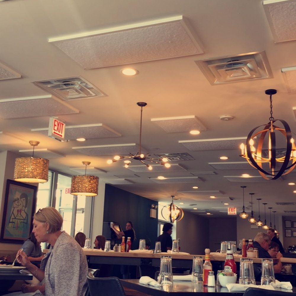 Nosh - very trendy and modern set up & atmosphere - New American Near Me - Geneva, Illinois Nosh - very trendy and modern set up & atmosphere - New American Near Me - Geneva, Illinois