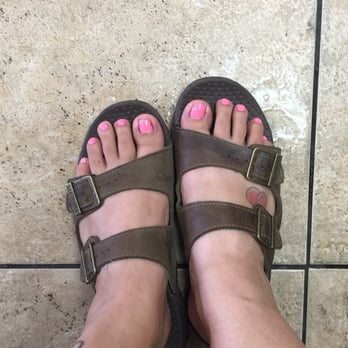 Q-Nails - Look at my big toes, she cut too much off my left toe nail. Not even. I'm upset - Nail Salons Near Me - Los Angeles, California
