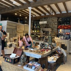 Design Zola - Old Port - Store interior.