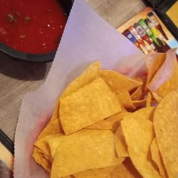 Ricos Tacos Moya - Fresh chips and salsa