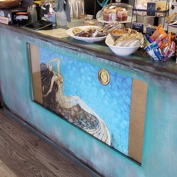 The Sippin Siren - Front counter - Coffee & Tea Near Me - Hilo, Hawaii The Sippin Siren - Front counter - Coffee & Tea Near Me - Hilo, Hawaii