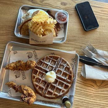 Bruxie - Chicken Shop Near Me - El Segundo, California