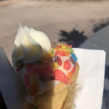 Sugar Lab Bake Shop - Fruity Peebles Gluten Free Vanilla Cupcake - Bakeries Near Me - Ventura, California Sugar Lab Bake Shop - Fruity Peebles Gluten Free Vanilla Cupcake - Bakeries Near Me - Ventura, California