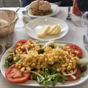 Flor do Mundo - Vegetarian salad, tuna salad sandwich, local cheese and bread - Portuguese Near Me - Lisbon, 11