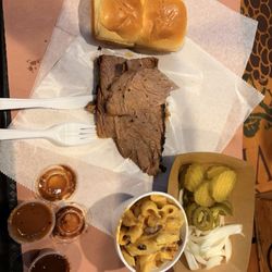 Meat U Anywhere BBQ - Brisket combo with Mac and cheese and drink