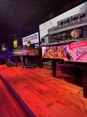 Pete's Dueling Piano Bar by null