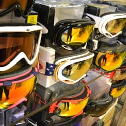 Saint Bernard Outlet - Smith, Oakley and high end goggles at Saint Bernard Outlet