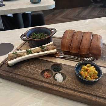 Senia - Cocktail Bars Near Me - Honolulu, Hawaii